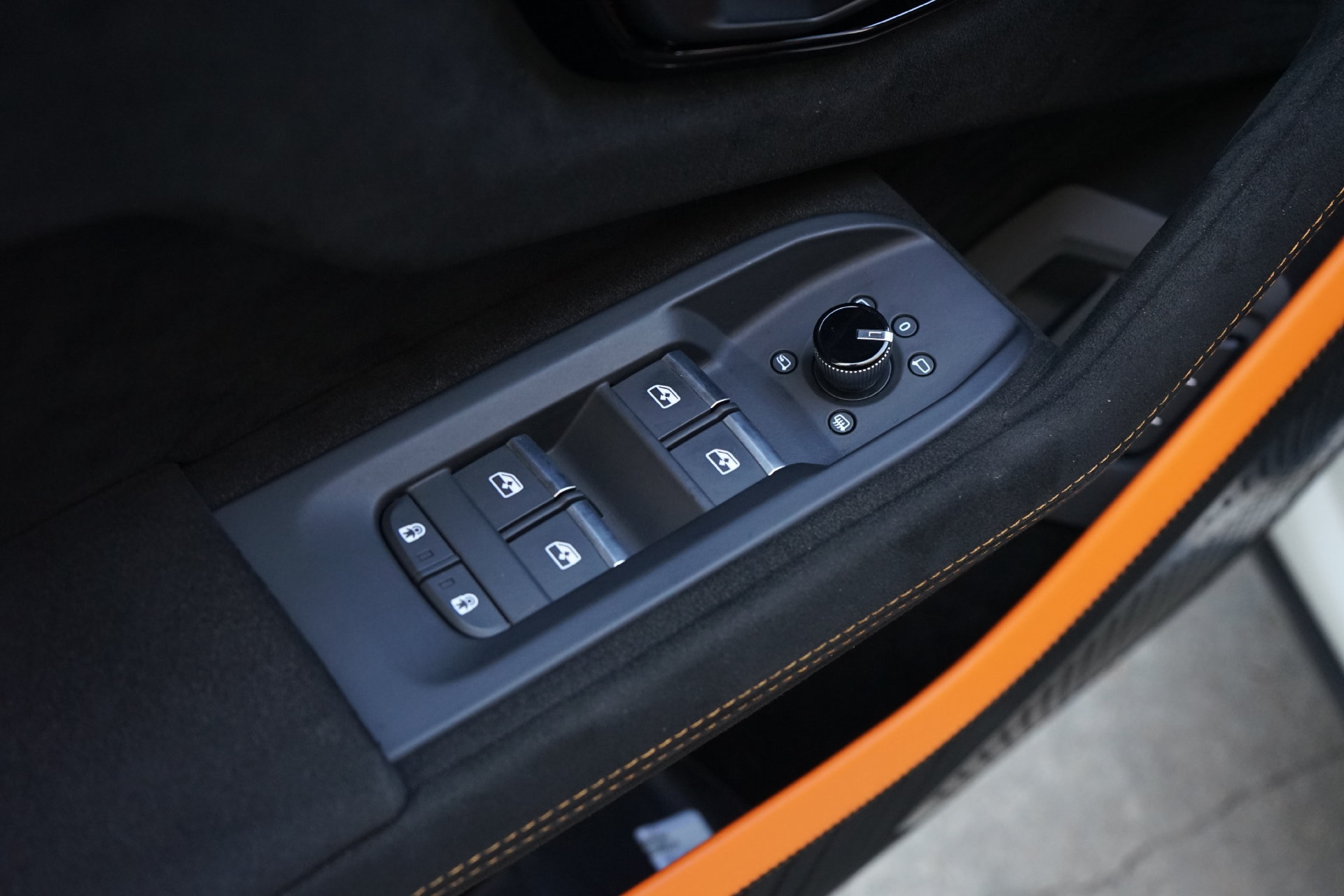 Used 2024 Lamborghini Urus Performante AWD/4WD image 37