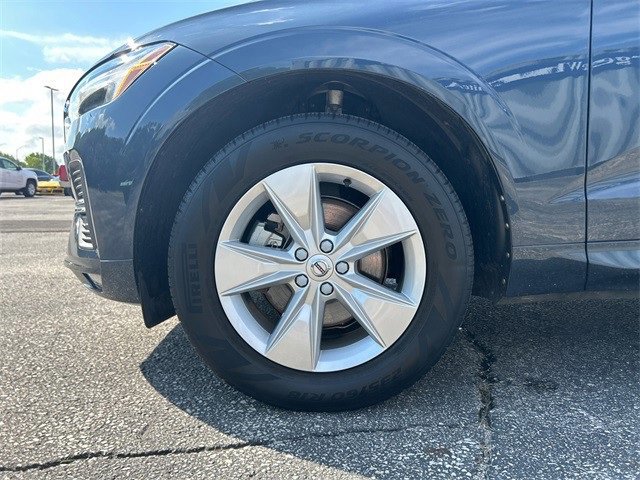 Used 2022 Volvo XC60 B5 Momentum image 10