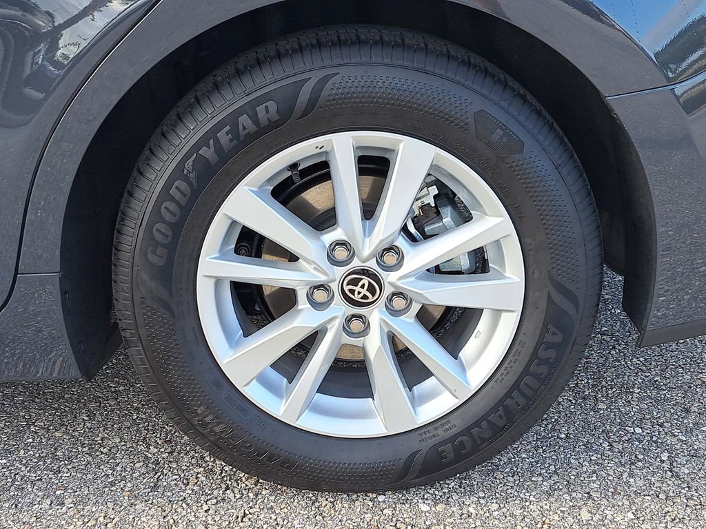 Certified 2025 Toyota Camry LE image 5