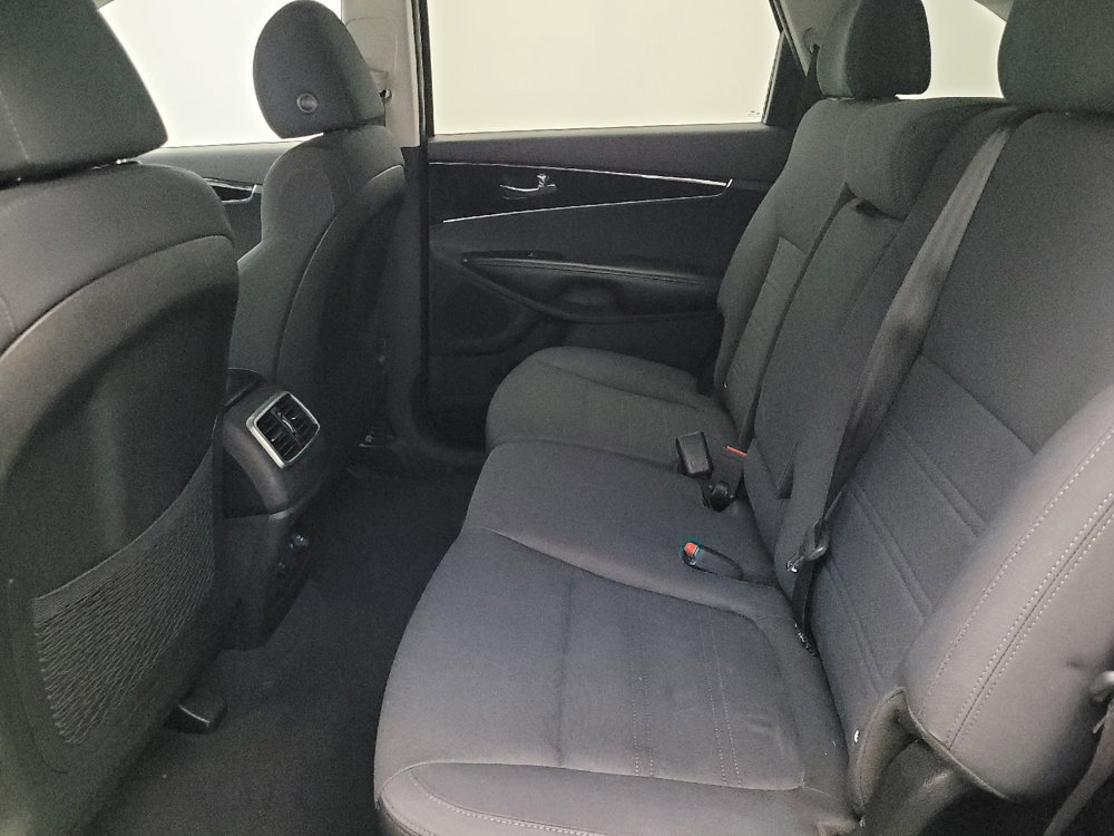 Used 2019 Kia Sorento LX image 18