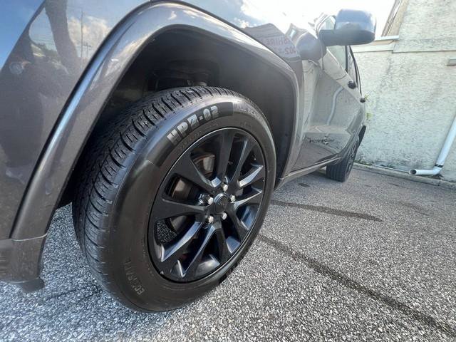 Used 2020 Jeep Grand Cherokee Altitude AWD/4WD image 25