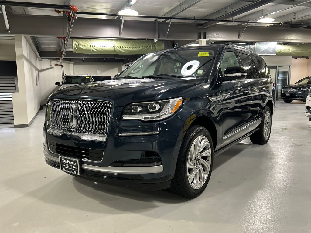 Used 2024 Lincoln Navigator Reserve image 5