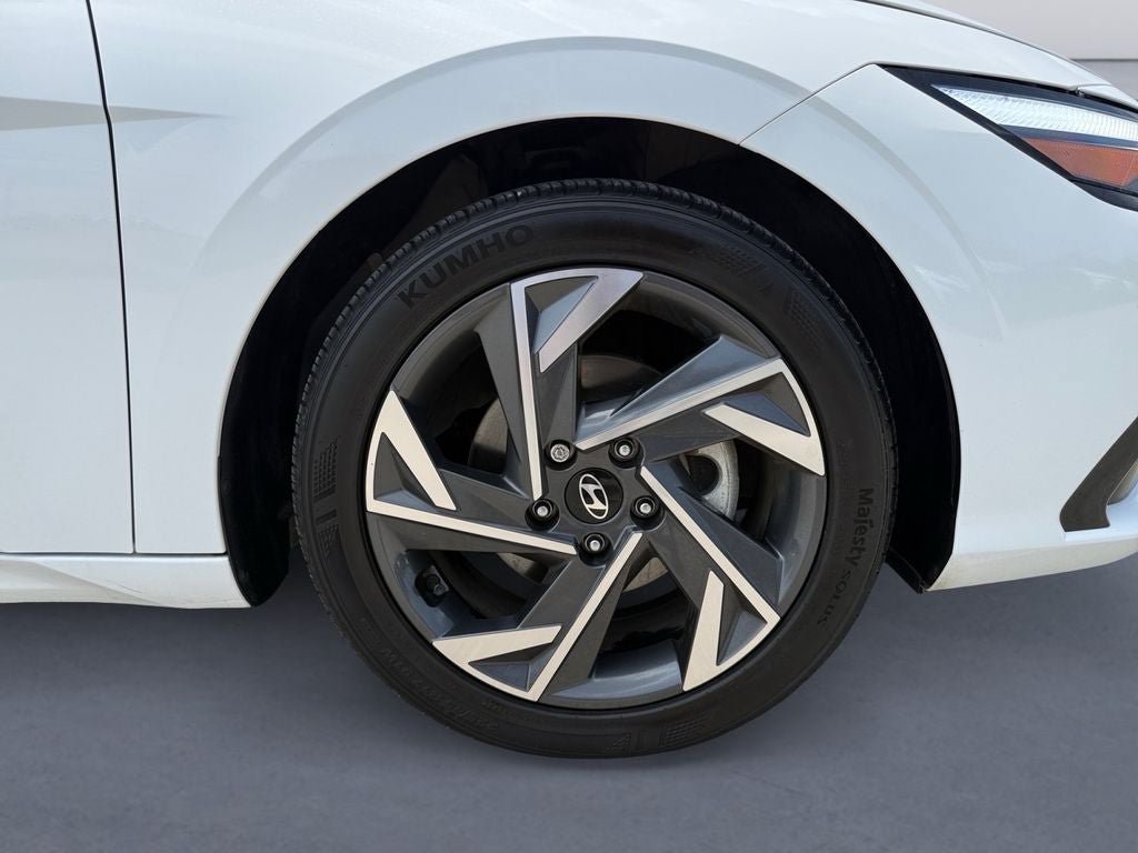 Used 2024 Hyundai Elantra SEL w/ Convenience Package FWD image 9