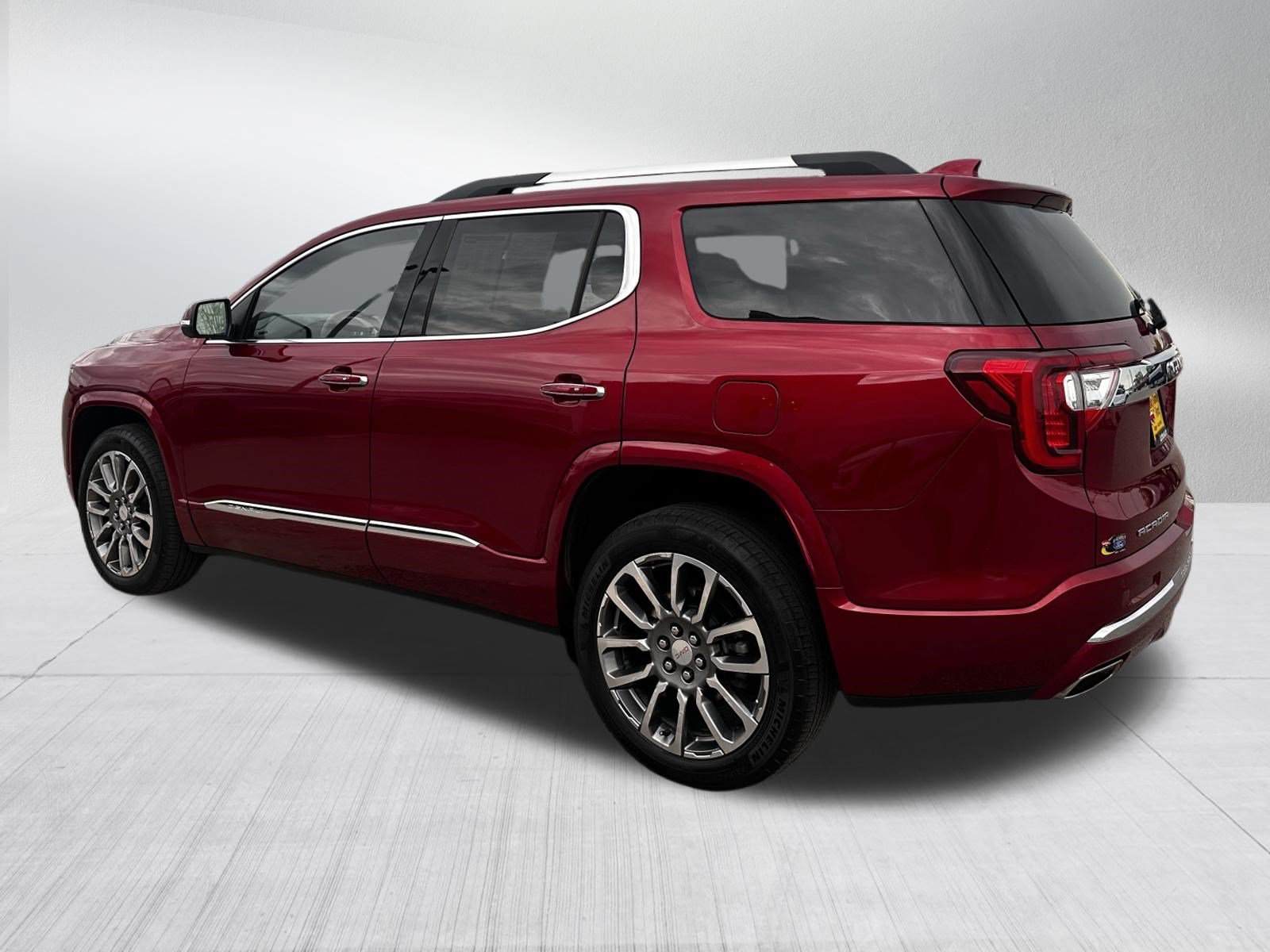 Used 2023 GMC Acadia Denali w/ Denali Ultimate Package AWD/4WD image 5