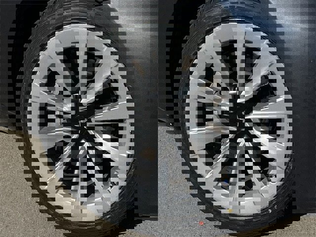 Used 2022 Tesla Model 3 Standard Range image 8