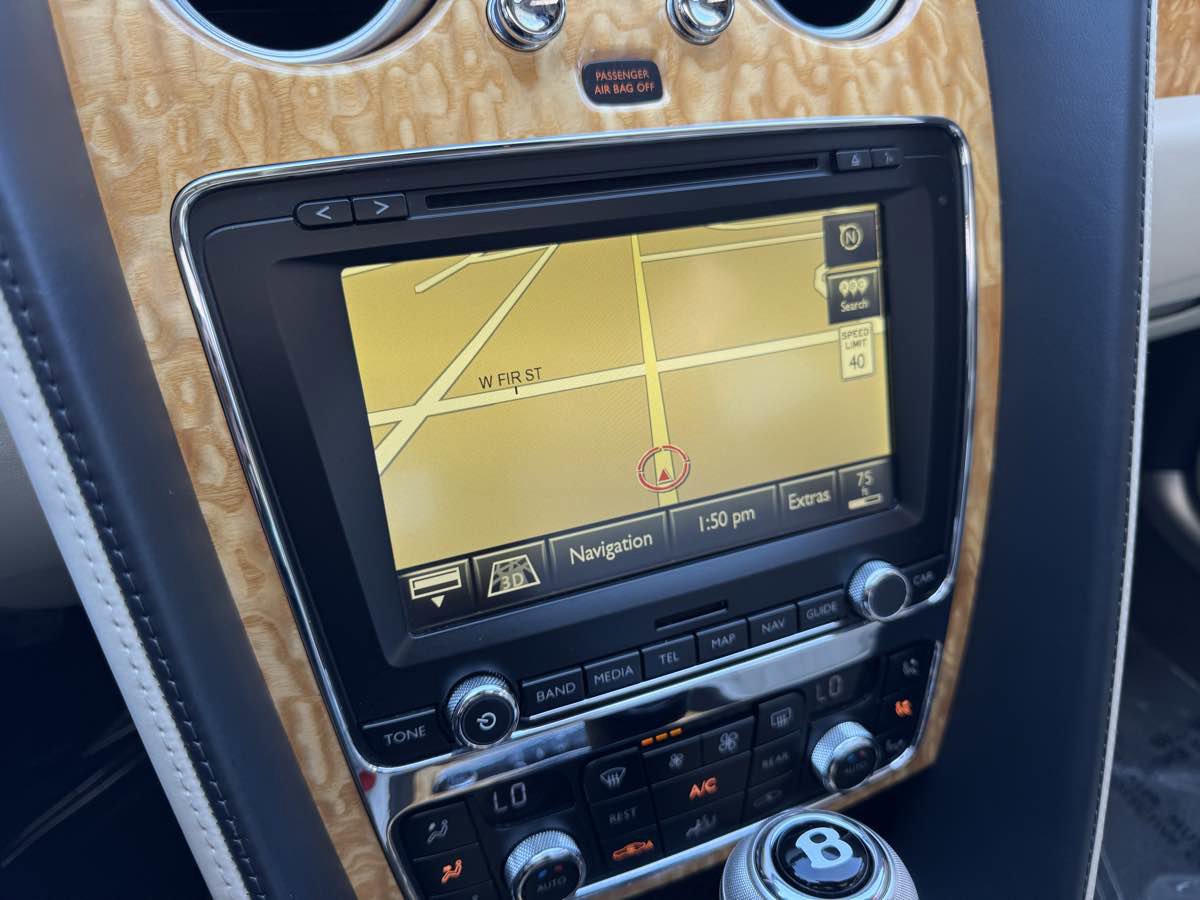 Used 2016 Bentley Flying Spur W12 image 28