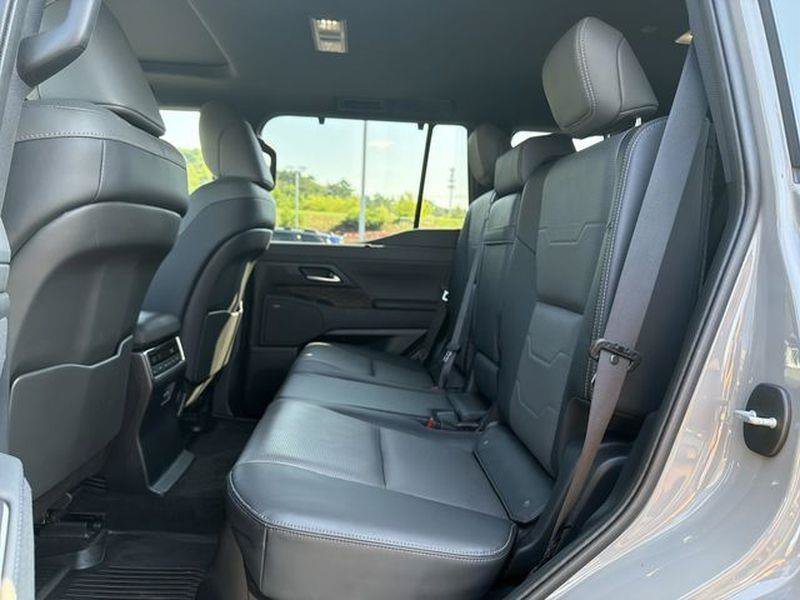Used 2024 Lexus GX 550 w/ Accessory Package (Z1) AWD/4WD image 28