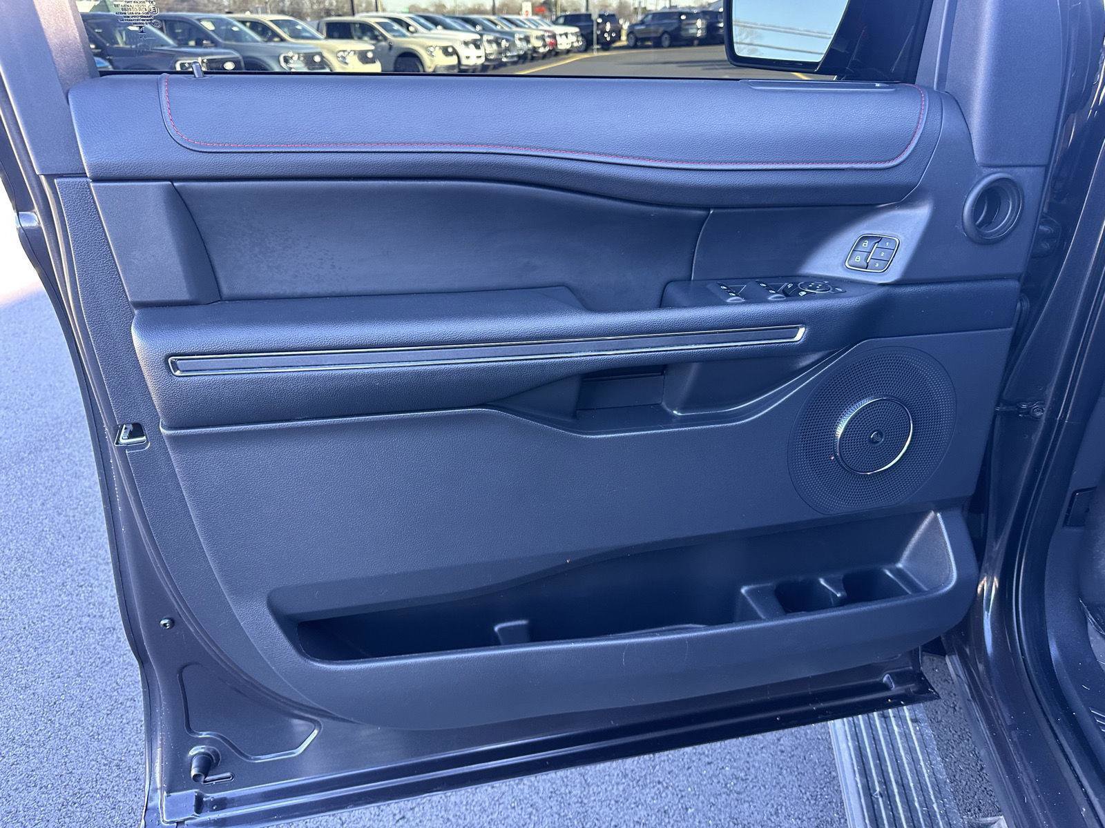 Used 2024 Ford Expedition Max Limited image 9