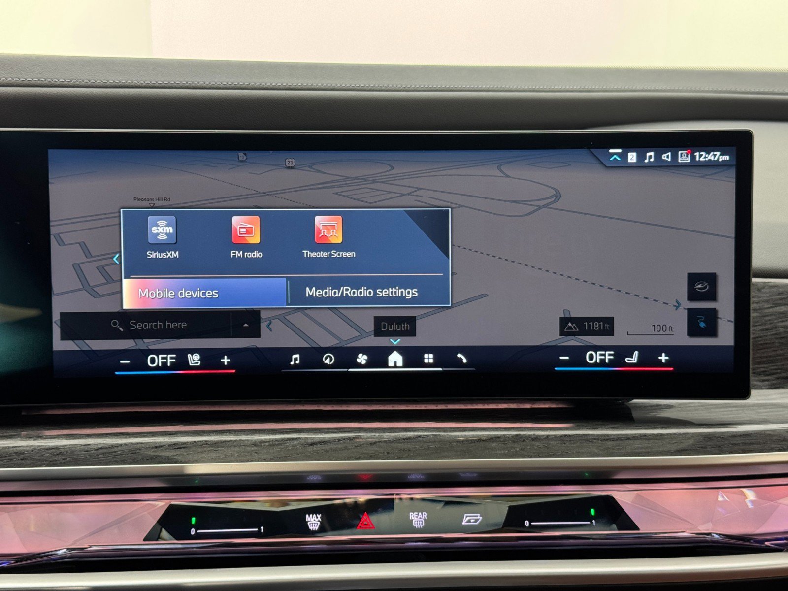 Used 2024 BMW i7 xDrive60 w/ Premium Package image 25