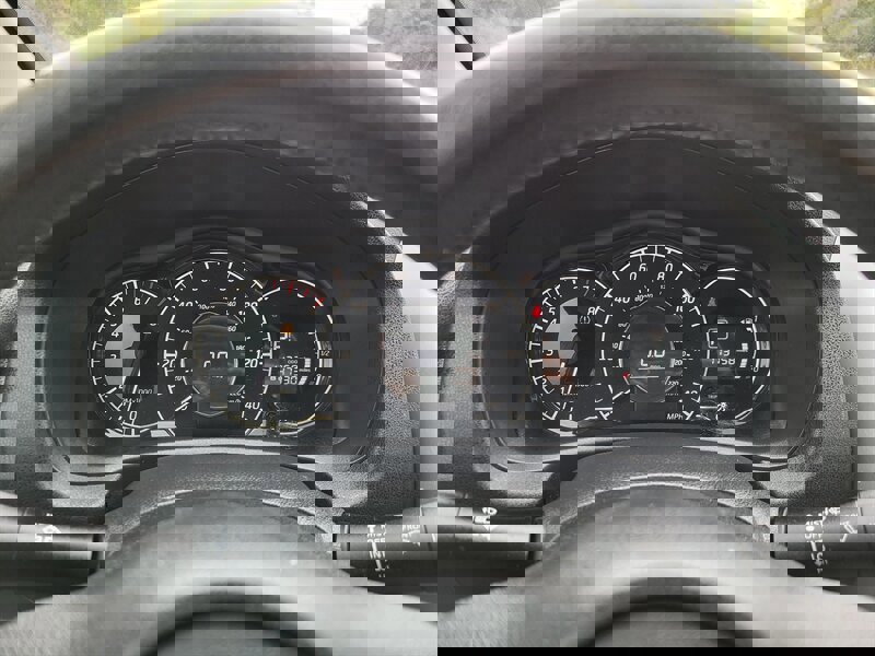 Used 2017 Nissan Versa Note SR image 11