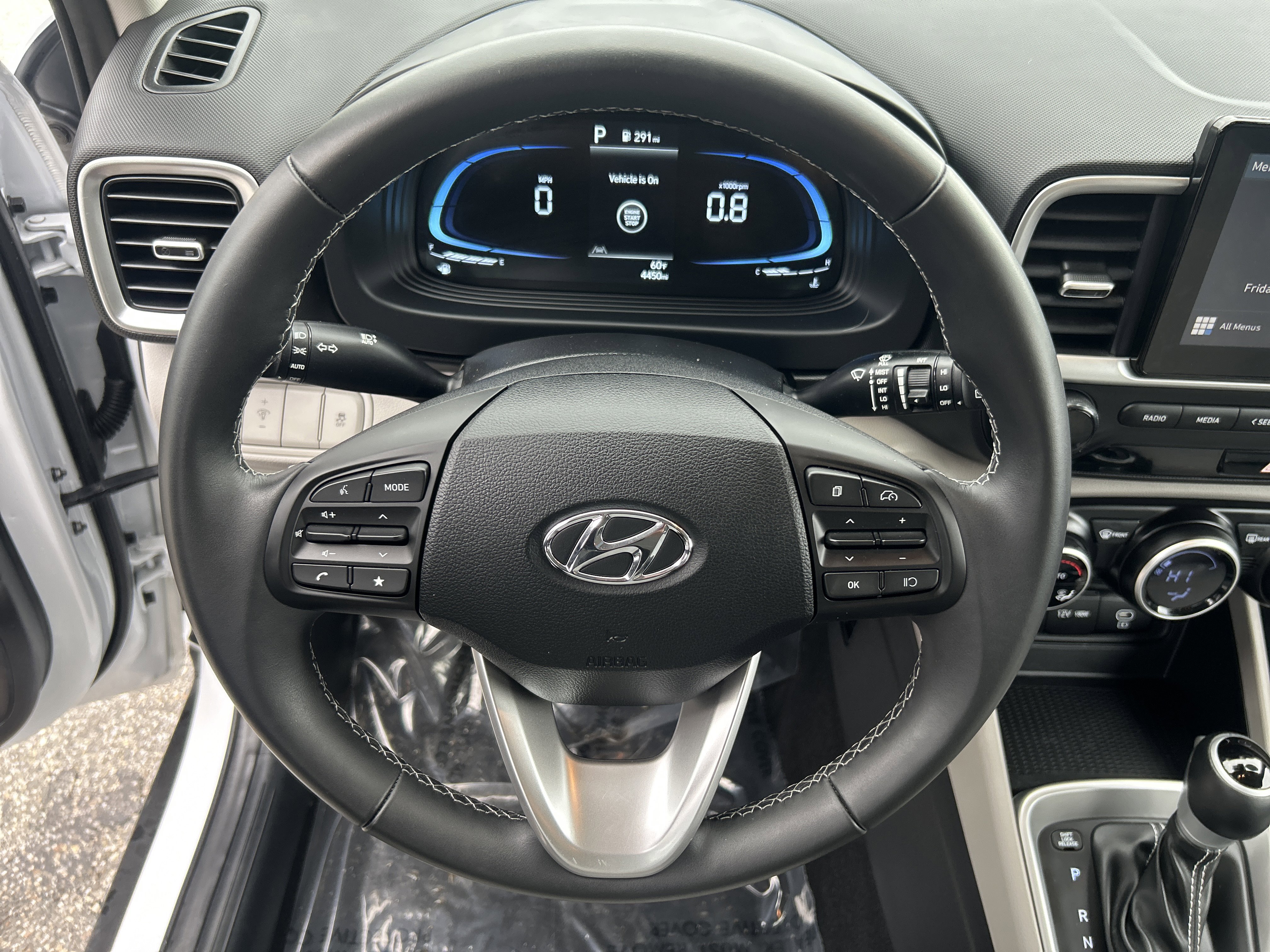 Certified 2025 Hyundai Venue SEL FWD image 21
