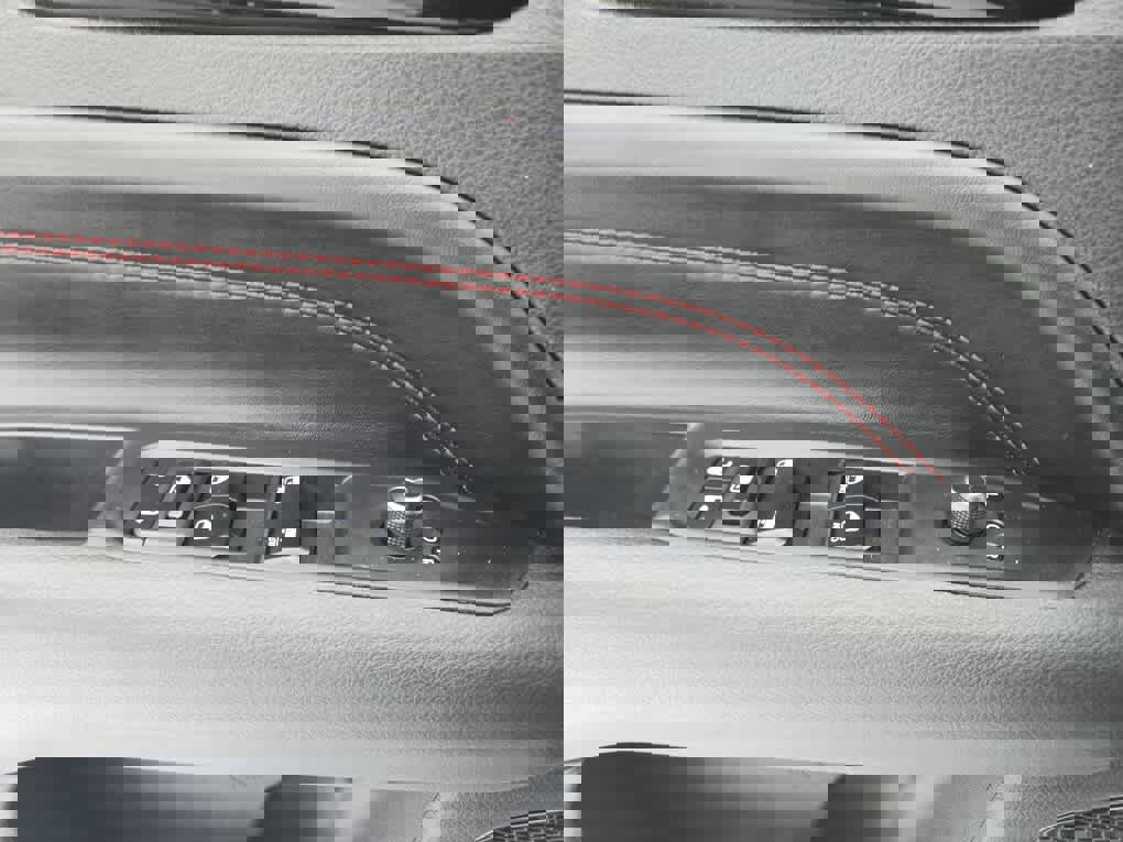 Used 2024 Jeep Compass Trailhawk image 13