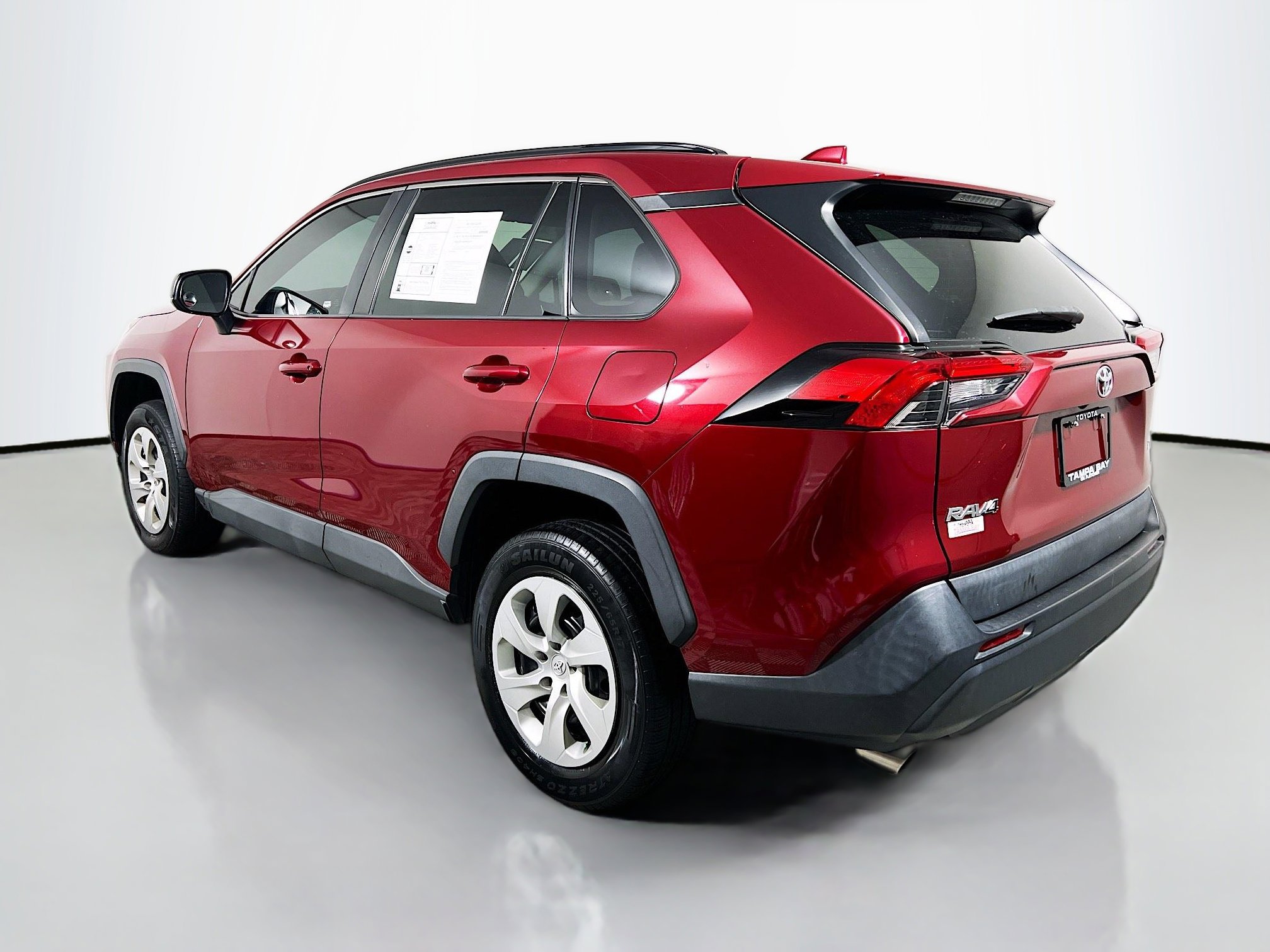 Used 2021 Toyota RAV4 LE image 8