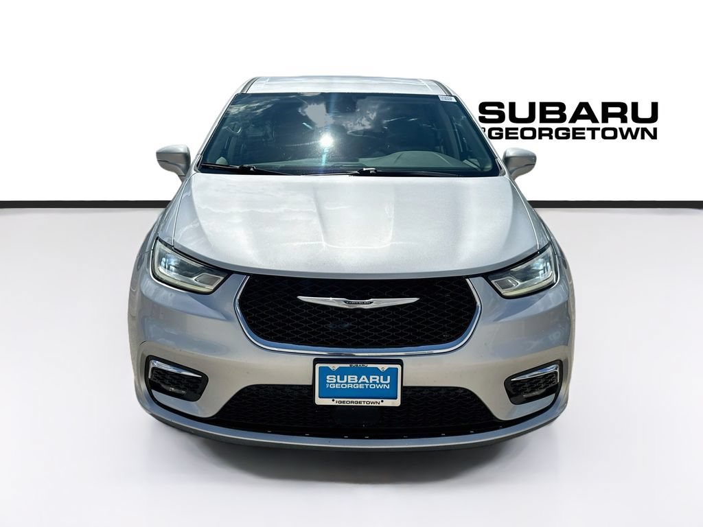 Used 2022 Chrysler Pacifica Touring-L FWD image 2