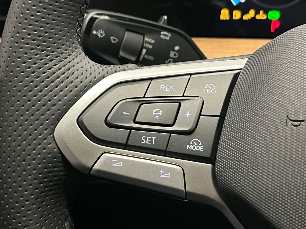 New 2026 Volkswagen Tiguan SEL R-Line image 27