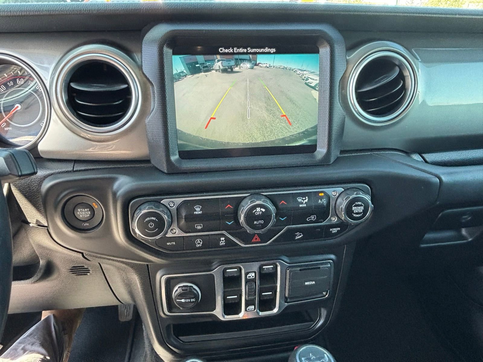 Used 2018 Jeep Wrangler Unlimited Sahara w/ Uconnect 4C Nav & Sound Group AWD/4WD image 17