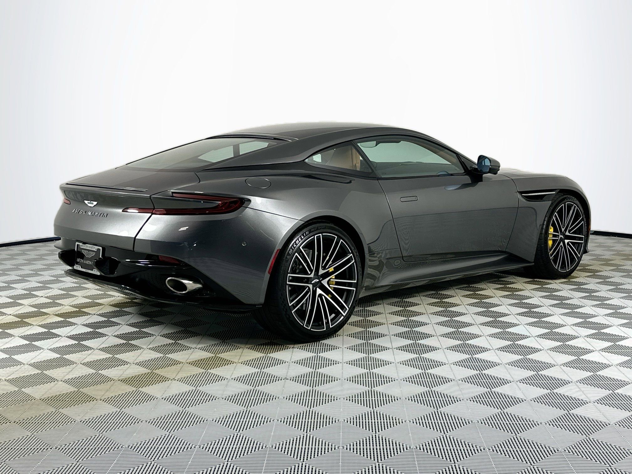 Used 2024 Aston Martin DB12 Coupe image 15