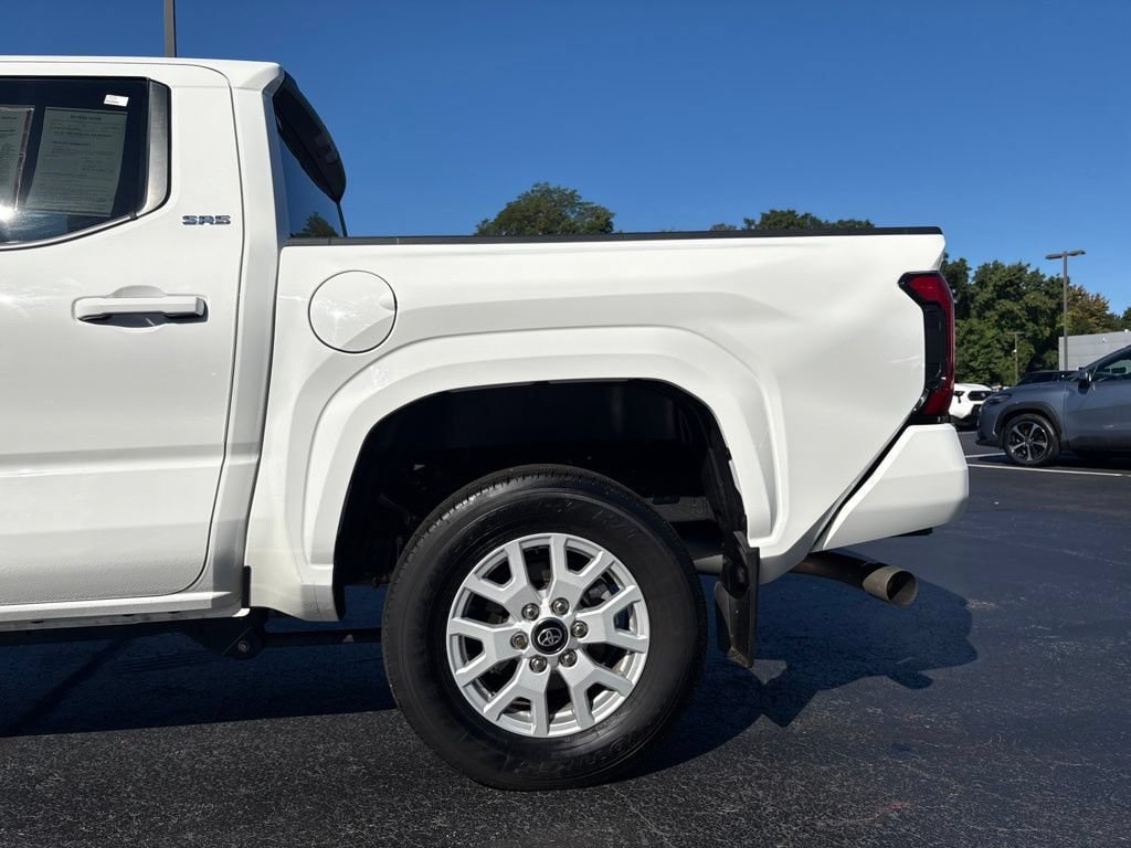Certified 2024 Toyota Tacoma SR5 AWD/4WD image 5