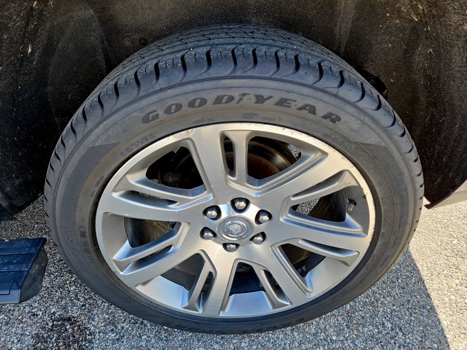 Used 2015 Cadillac Escalade Premium image 36