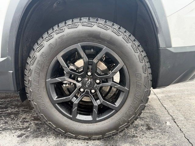 Used 2025 Chevrolet Equinox ACTIV image 23