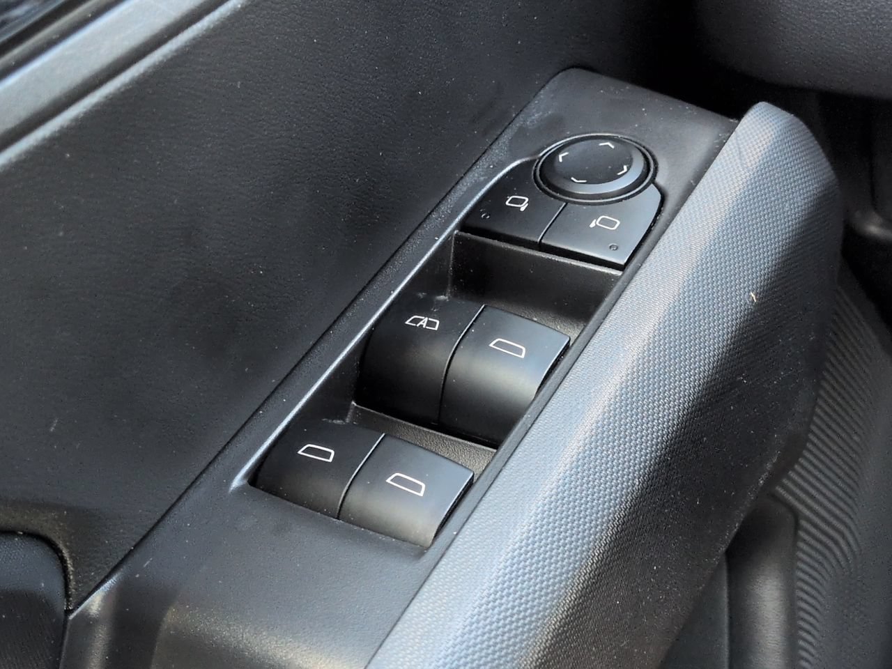 Used 2025 GMC Canyon Elevation w/ Technology Package RWD image 23