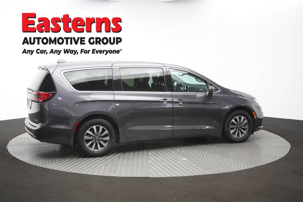 Used 2022 Chrysler Pacifica Touring-L w/ Uconnect Theater Family Group FWD image 44