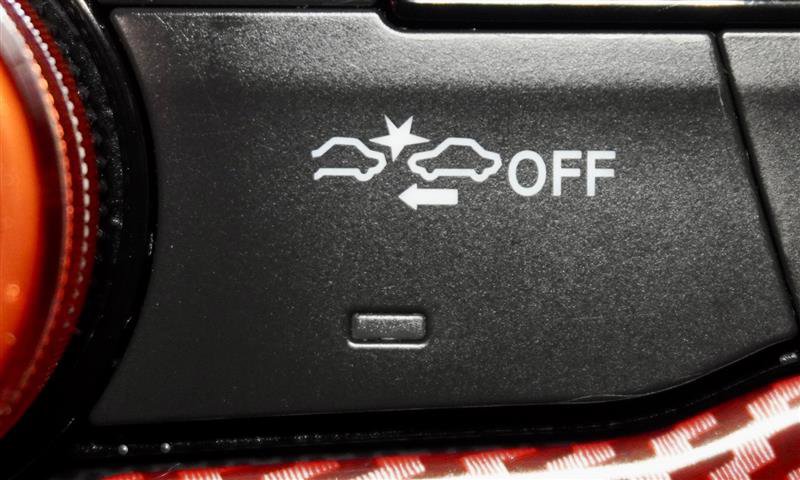 Used 2015 Dodge Challenger SXT Plus w/ Premium Sound Group image 21