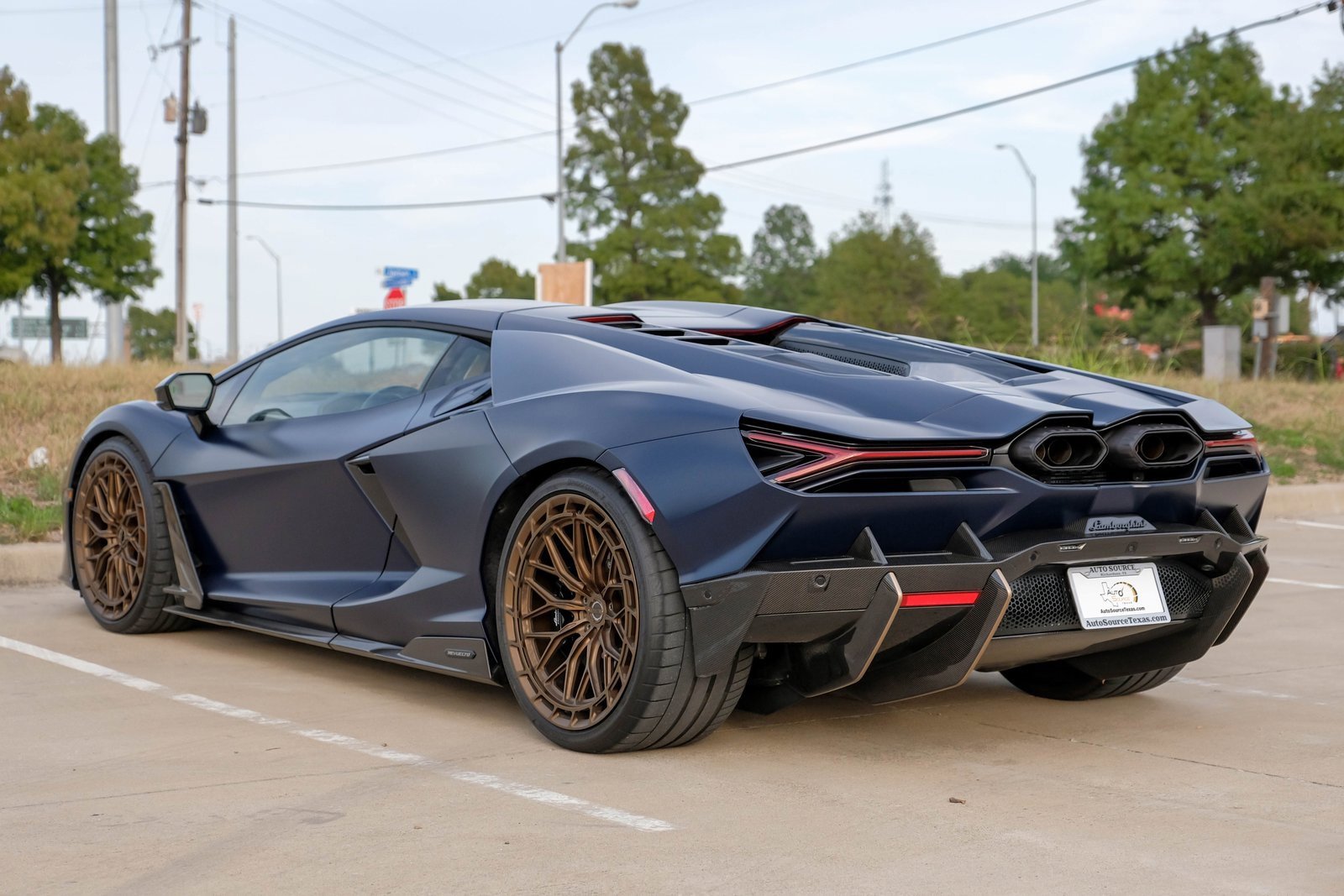 Used 2025 Lamborghini Revuelto image 13