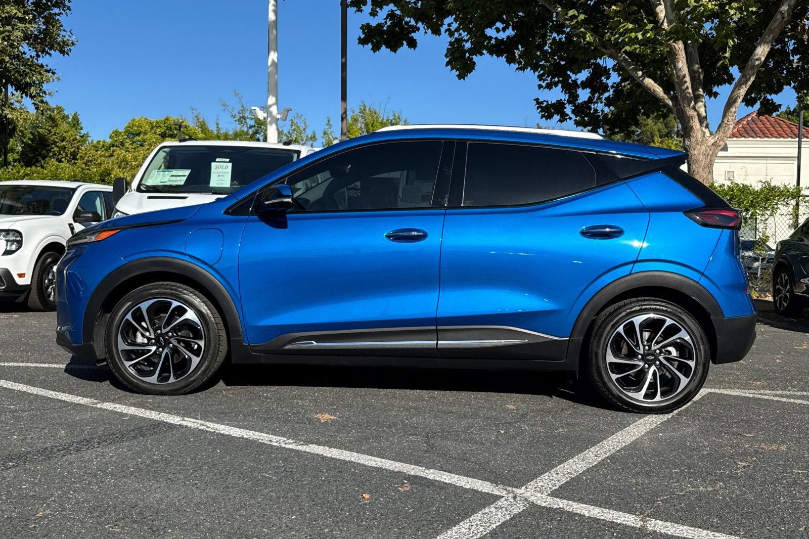 Used 2023 Chevrolet Bolt EUV Premier w/ Super Cruise Package FWD image 8