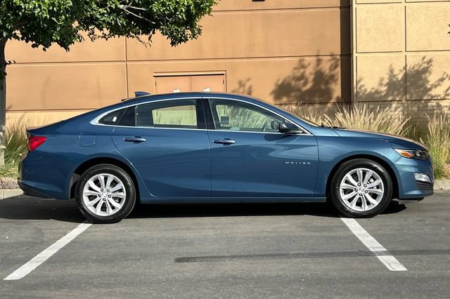 Used 2025 Chevrolet Malibu LT FWD image 3