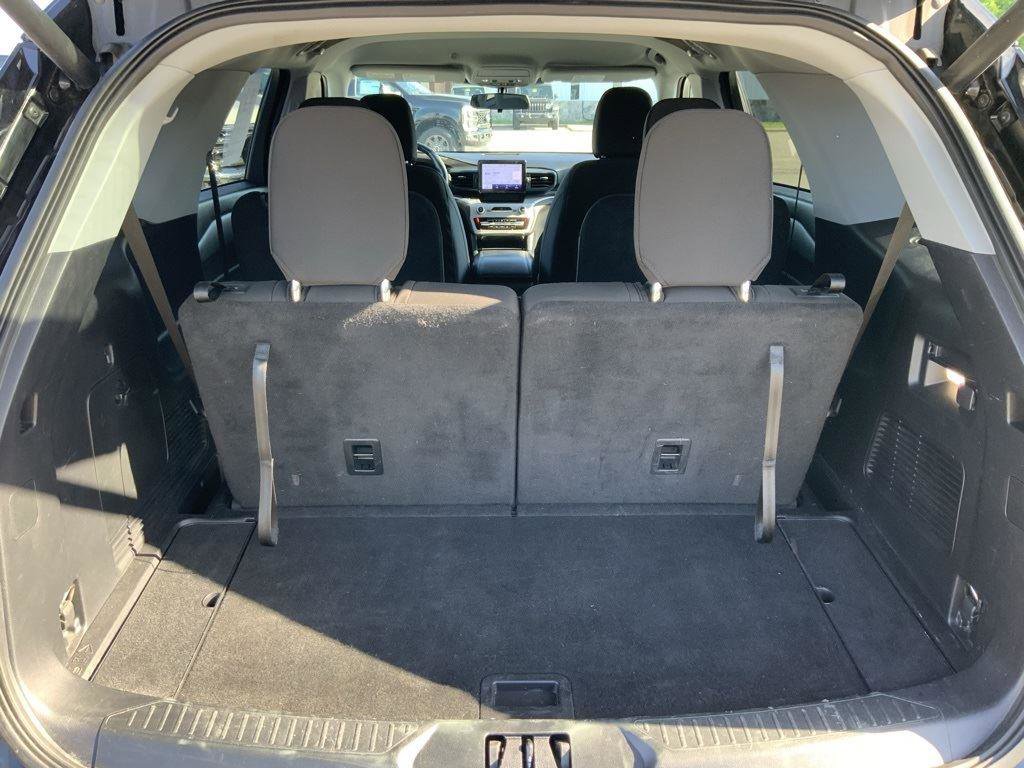 Used 2022 Ford Explorer XLT image 9