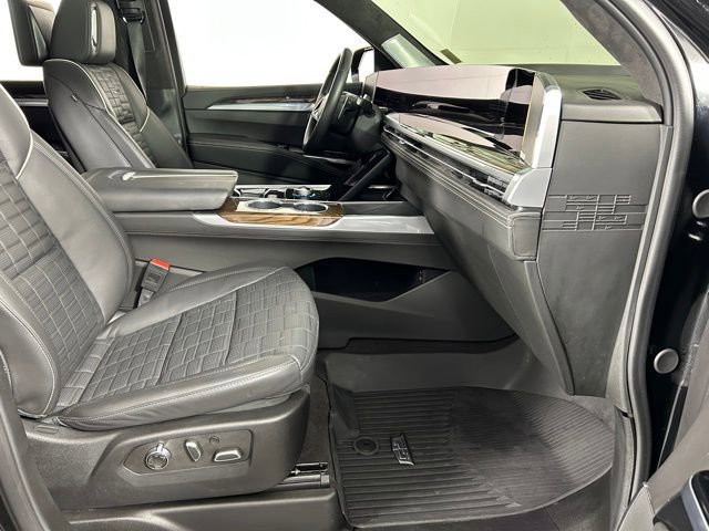 Used 2025 Cadillac Escalade ESV Sport Platinum image 30