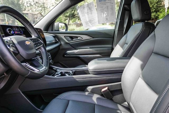 Used 2025 Chevrolet Traverse LT image 18