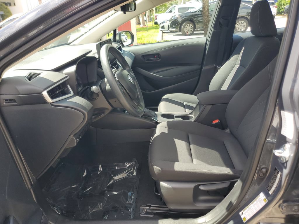 Used 2025 Toyota Corolla LE FWD image 14