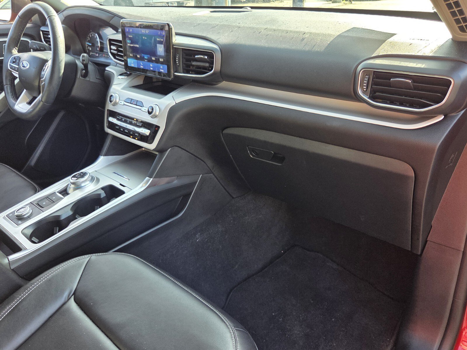 Used 2023 Ford Explorer XLT w/ Equipment Group 202A AWD/4WD image 18