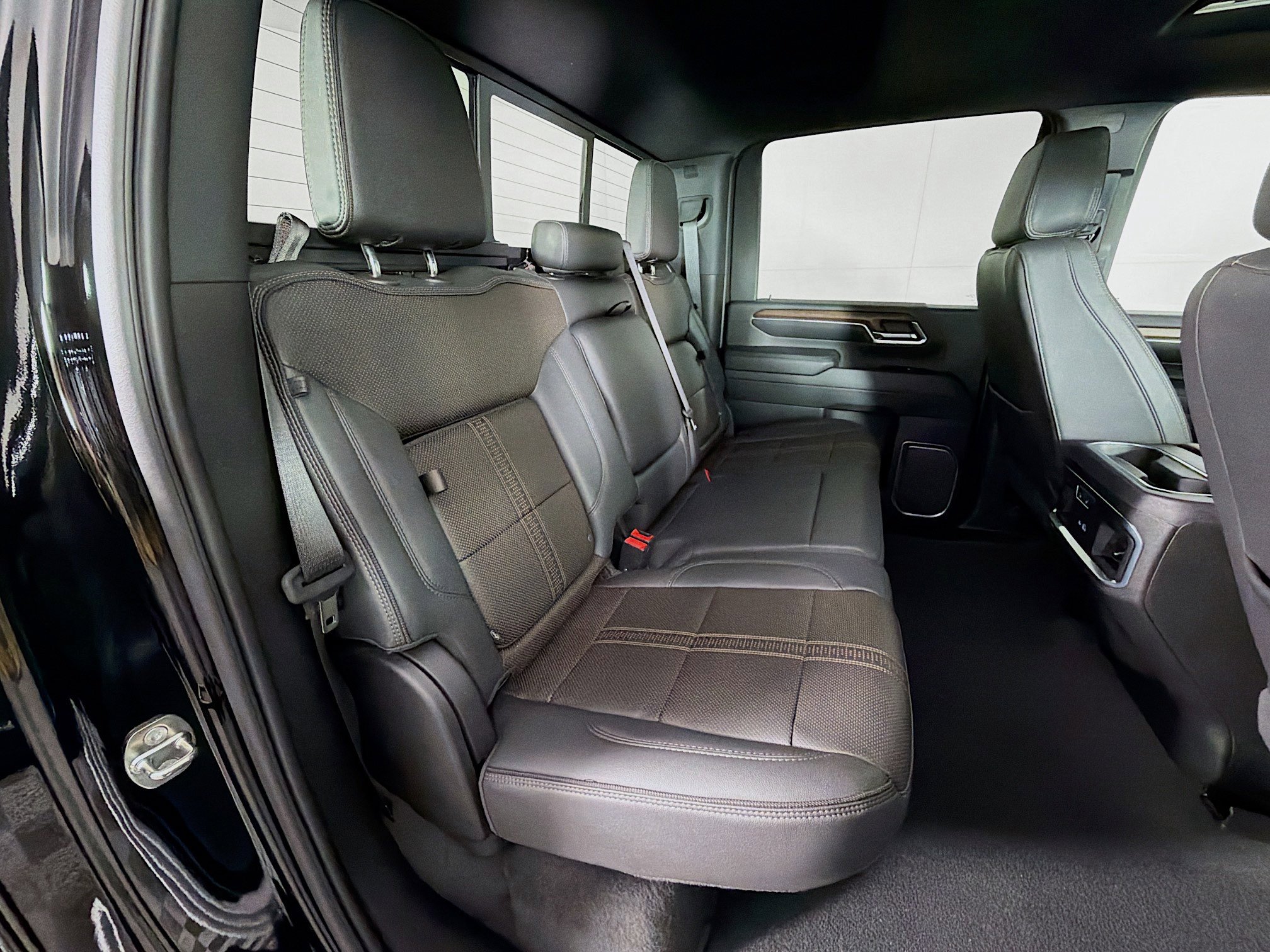 Used 2024 Chevrolet Silverado 2500 High Country w/ High Country Premium Package image 28