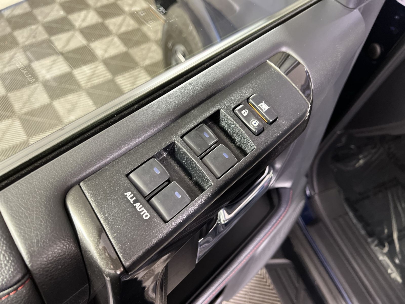 Used 2023 Toyota 4Runner TRD Off-Road Premium w/ Off Road Premium Plus Package AWD/4WD image 15