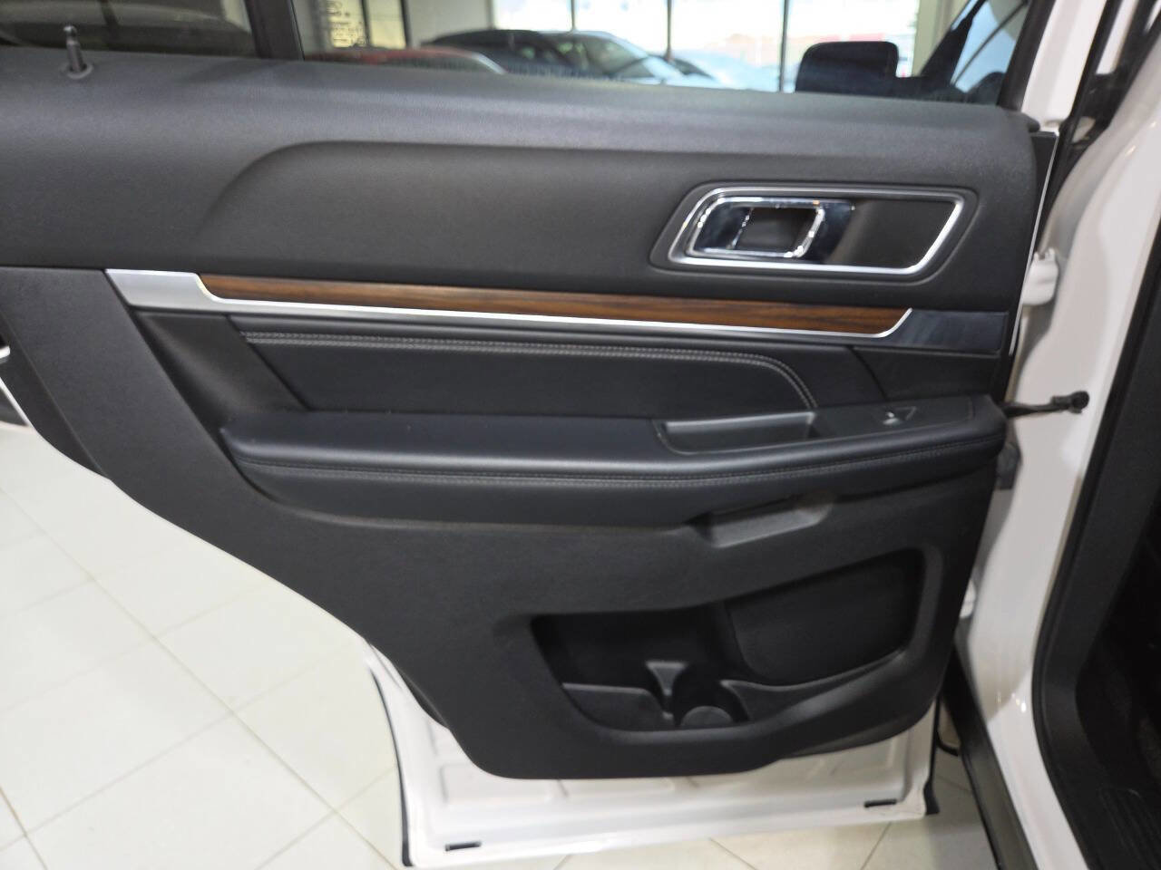 Used 2017 Ford Explorer Limited FWD image 19