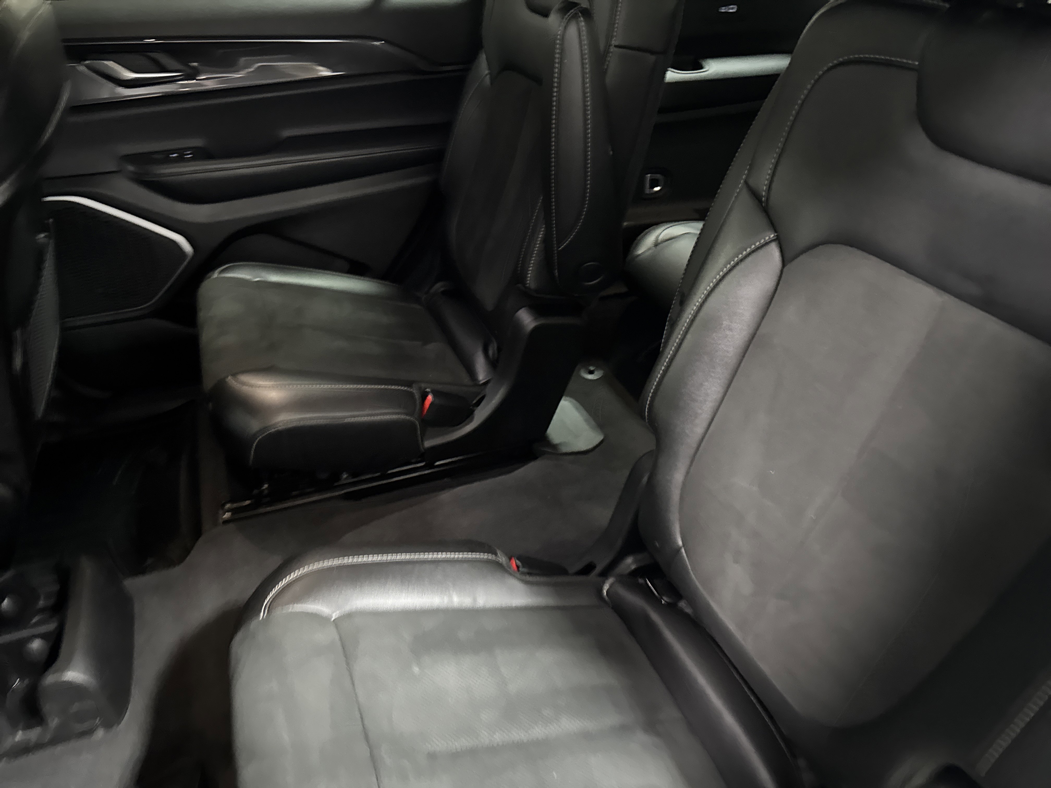 Used 2021 Jeep Grand Cherokee L Altitude image 34