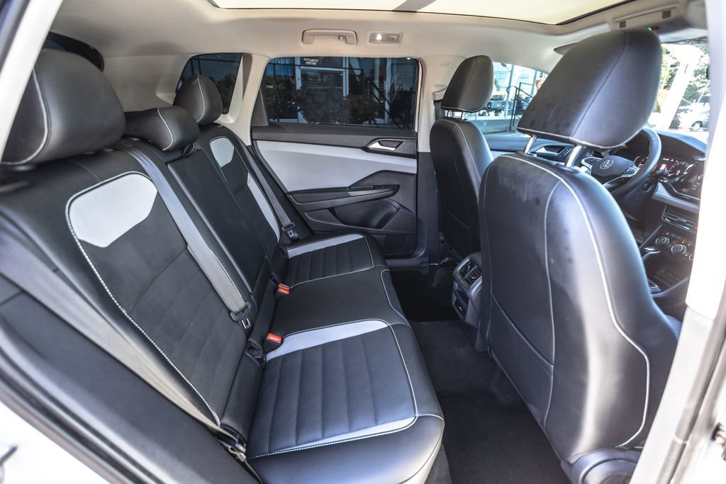 Used 2022 Volkswagen Taos SEL w/ Panoramic Sunroof Package AWD/4WD image 29