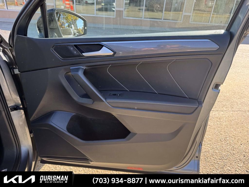 Used 2022 Volkswagen Tiguan SE R-Line image 27