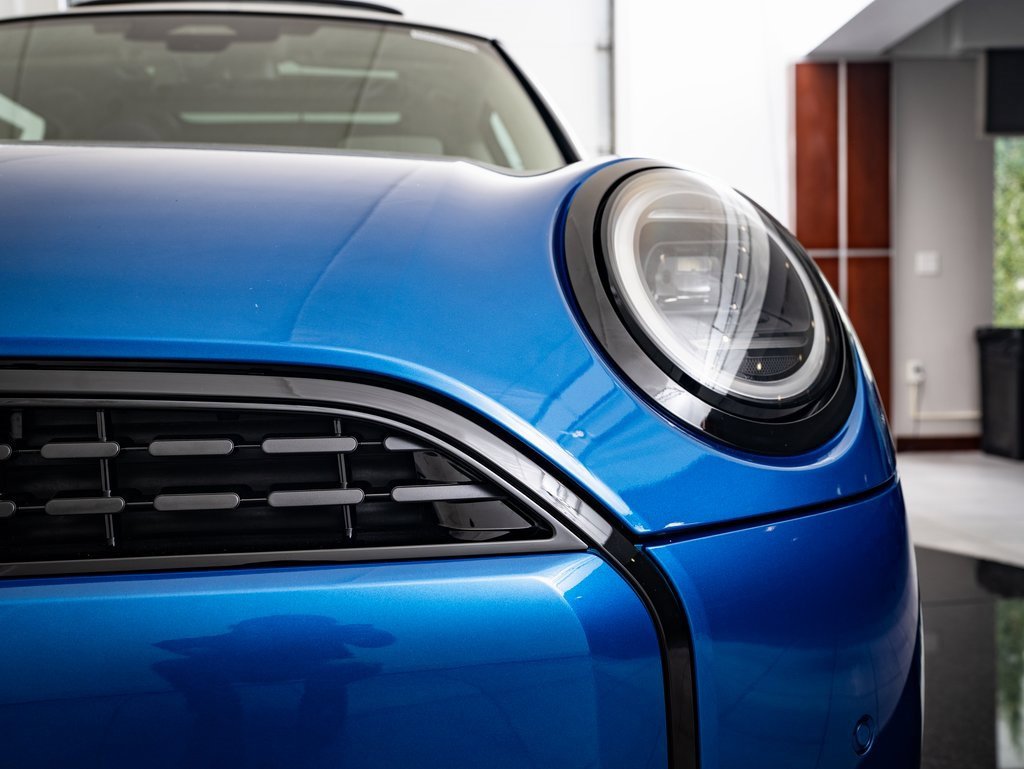 Certified 2025 MINI Cooper 2-Door Hardtop image 15