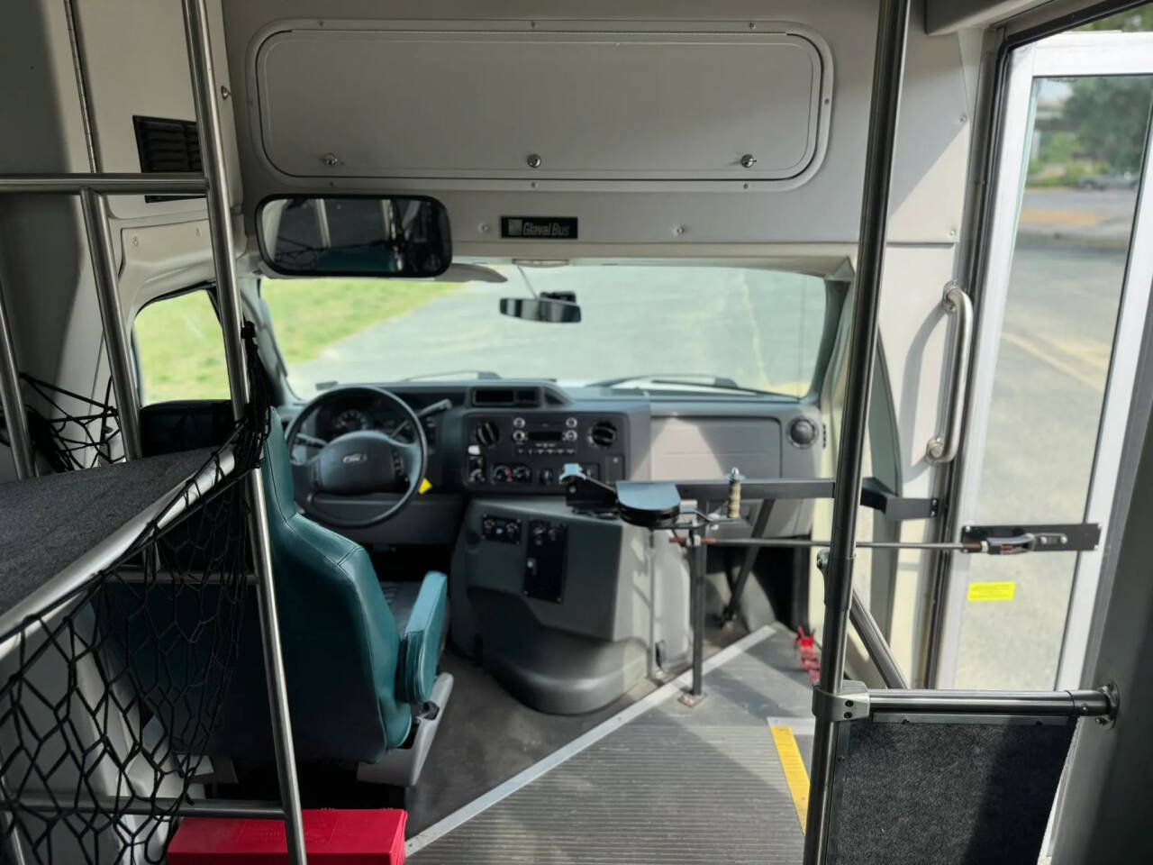 Used 2015 Ford E-350 and Econoline 350 Super Duty RWD image 18