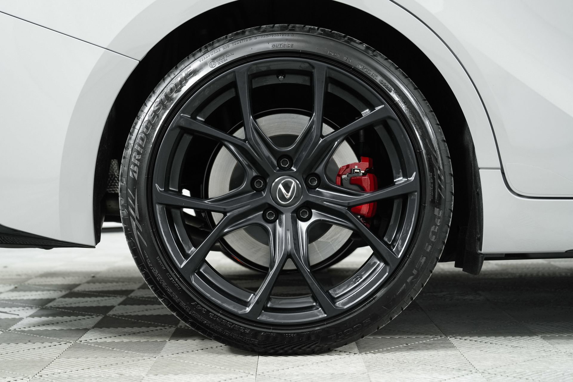 Used 2025 Lexus IS 500 w/ F-Sport Performance image 32