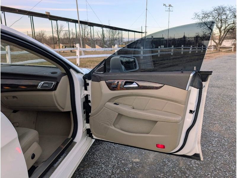 Used 2013 Mercedes-Benz CLS 550 550 4MATIC w/ Premium I Pkg image 11