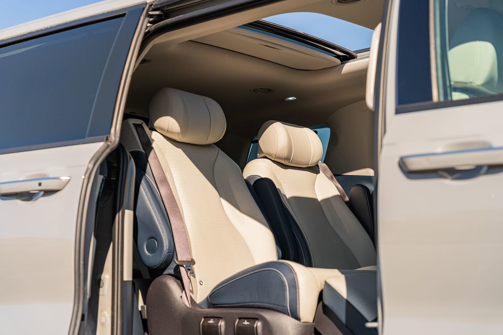 Used 2025 Kia Carnival SX Prestige image 15