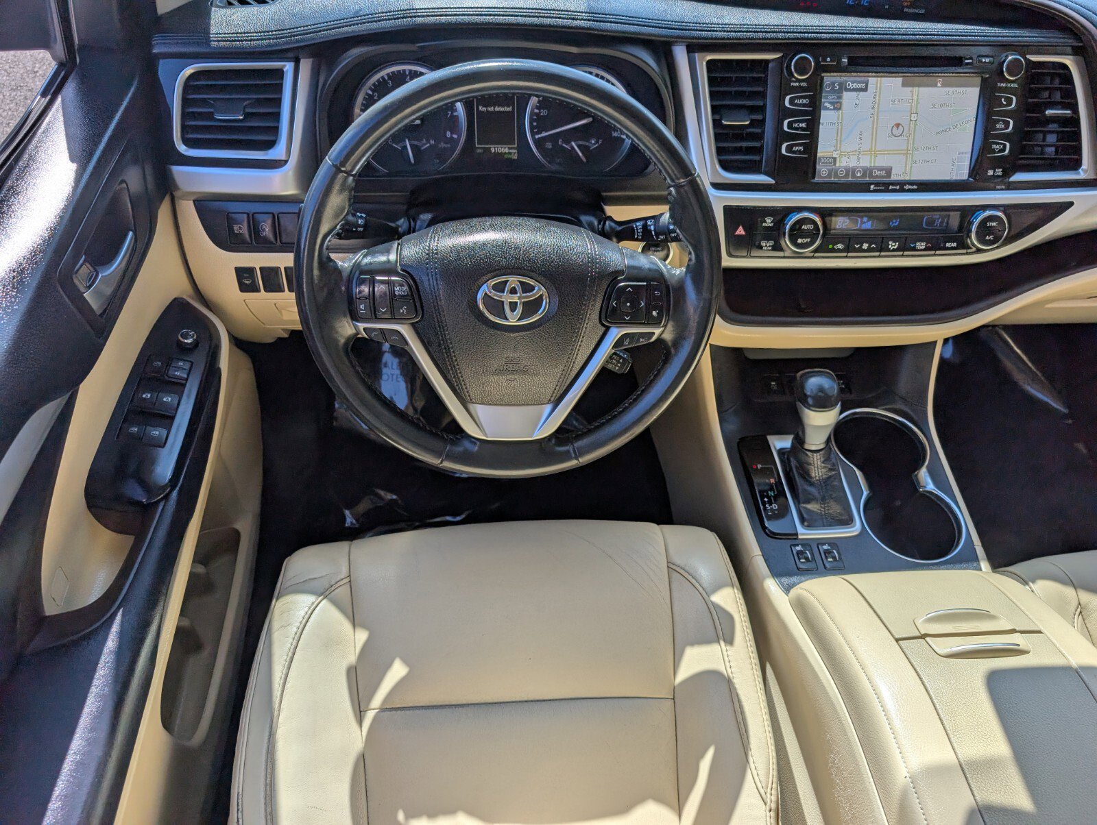 Used 2018 Toyota Highlander XLE image 12
