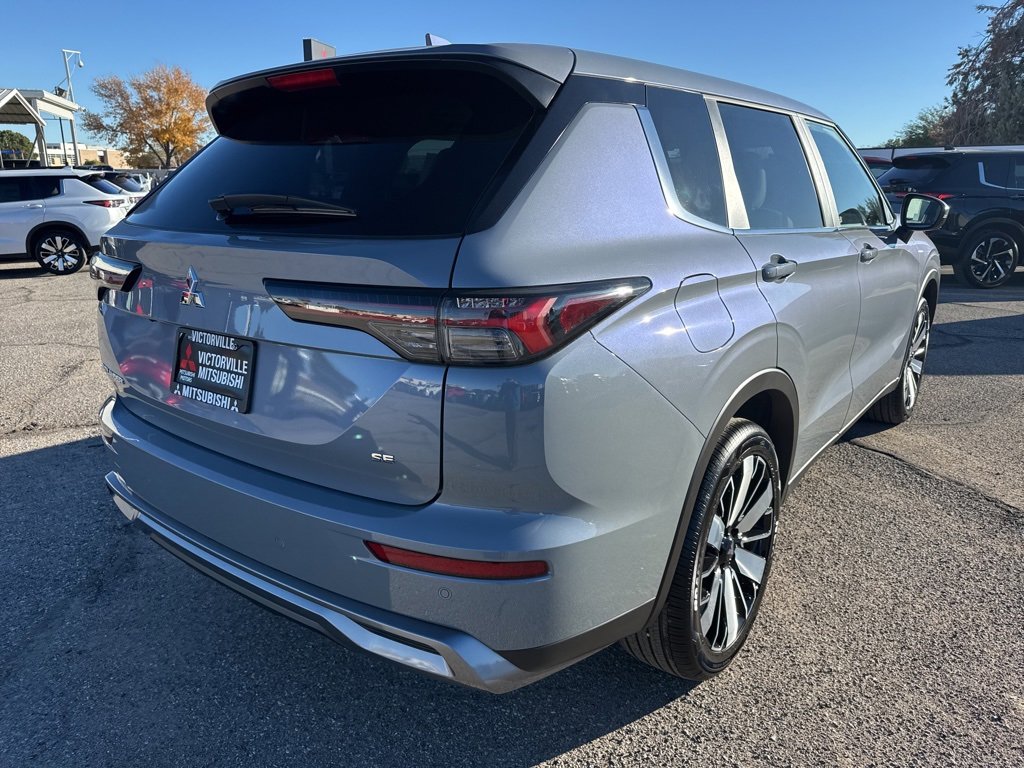 New 2025 Mitsubishi Outlander SE image 7