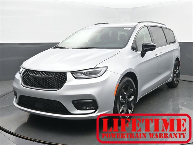 New 2026 Chrysler Pacifica Select image 1