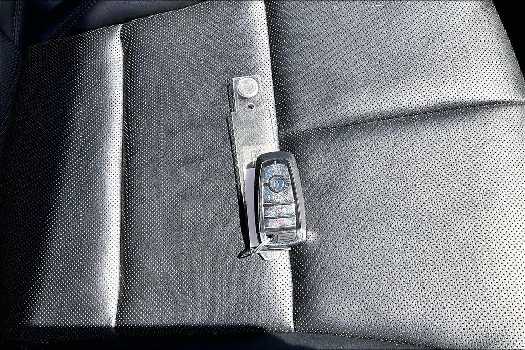 Used 2023 Lincoln Corsair AWD w/ Equipment Group 101A image 11